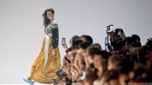 "Mode für moderne Amazonen" nennt, Rebekka Ruetz ihren Stil immer wieder
