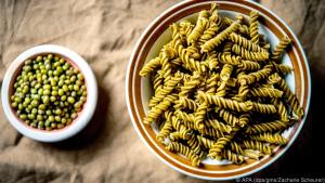 Diese grünen Spirelli wurden aus Mungobohnen hergestellt