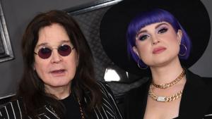 Metal-Legende Ozzy Osbourne und seine Tochter Kelly Osbourne vor einem schwarzen Hintergrund.
