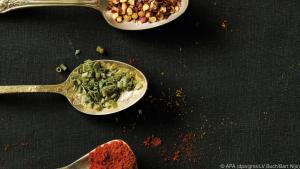 Wer beim Kochen mit den richtigen Gewürzen experimentiert, braucht kein Salz