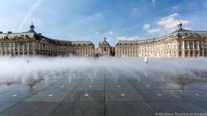Der "Wasserspiegel" (Miroir D'Eau) ist eines der Wahrzeichen von Bordeaux