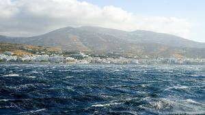 Raue Bedingungen: Die Fallwinde vor Tinos halten Crew und Passagiere in Atem