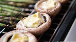 Gefüllte Champignons lassen sich gut grillen und sind das perfekte Fingerfood
