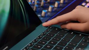 Praktisch: Im Ein-Aus-Schalter ist auch ein Fingerabdrucksensor untergebracht