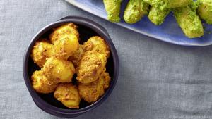 Für den kanarischen Kartöffelchensalat werden nur winzige Kartoffeln verwendet