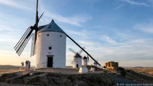 Die Windmühlen und die Burg von Consuegra in La Mancha