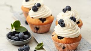 Köstlixh - Heidelbeer-Cupcakes mit Obers-Frischkäse-Creme