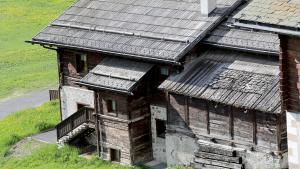 Viele Häuser in Livigno sind zu großen Teilen aus Holz