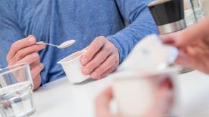 Milchprodukte gehören zum gesunden Frühstück, aber nicht Fertig-Fruchtjoghurts
