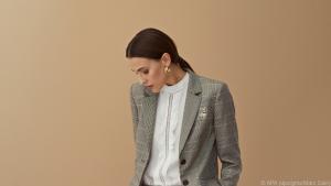 Die Damenmode lehnt sich auch an den Business-Look der Männer an