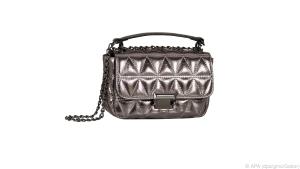 Ein Trend bei Taschen ist die Cassette-Bag mit eckiger Form und Steppungen