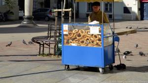 Die typischen Brotkringel (Obwarzanek) sind ein guter Snack für unterwegs