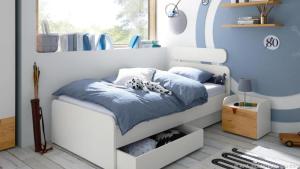 Unter dem Bett bietet sich nicht nur Stauraum