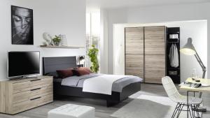 Im Schlafzimmer bietet sich ein kleiner Schreibtisch an