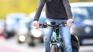 Beim Pedelec bekommen Radler Tretunterstützung durch einen E-Motor