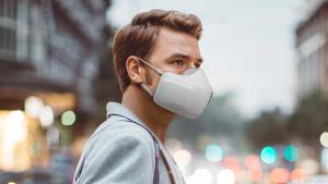 E-Schutzmaske mit Filtern und Ventilatoren