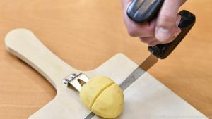 Sägemesser mit Fuchsschwanzgriff erleichtern das Schneiden von Lebensmitteln