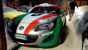 Internationale Verbindung: Japanischer Roadster mit italienischer Trikolore