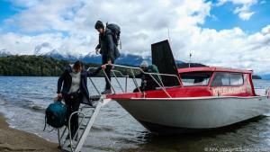 Ein Wassertaxi bringt Wanderer von Te Anau nach Brod Bay