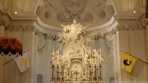 Piranesi gestaltete den Altar in der Kirche Santa Maria neu