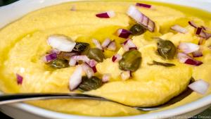 Die Farbe macht Appetit: Fava ist ein Püree aus gelben Linsen