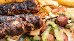 Würzig: Sheftalia sind gegrillte Würstchen aus Faschiertem