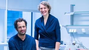 Andrea Pauli (IMP) und Julius Brennecke (IMBA)