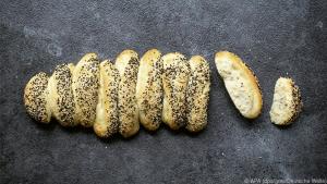 Zyperns Fingerbrot backt man mit einem Gummiharz, das von Pistazienbäumen kommt