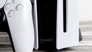 Die Playstation 5 gibt es in zwei Varianten - hier die Version mit Blu-ray-Laufwerk