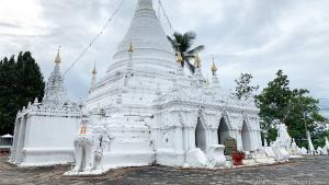 Der Tempel Wat Phra That Doi Kong Mu in Mae Hong Son