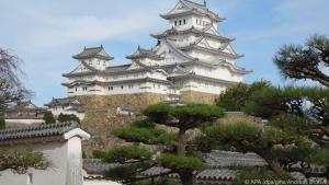 Die Burg Himeji ist ein Blickfang und zeigt eine großartige Holzarchitektur