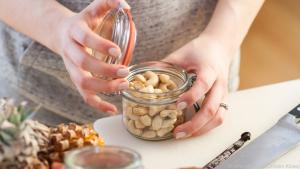 Wer sein Müsli selber mischt, weiß, was drin ist, und kann Zucker einsparen