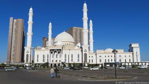 Die Hazrat-Sultan-Moschee ist das größte islamische Gotteshaus in Zentralasien