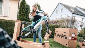 Die Räder kommen meist vormontiert zu den Kunden