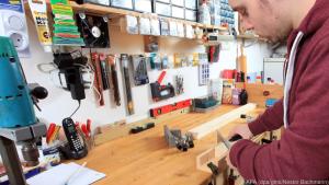 Die Werkbank sollte in jedem Fall robust und standhaft sein