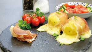 Raclette-Käse und Kartoffeln lassen sich zu einem Resteessen kombinieren