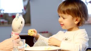 Kuscheltiere sind für kleine Kinder oft wichtige Begleiter