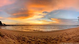 Hier kommt die Seele zur Ruhe: Sonnenuntergang am Relax Bay Beach
