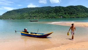 Inselparadies: Bootsausflug von Ko Lanta auf ein unbewohntes Nachbareiland