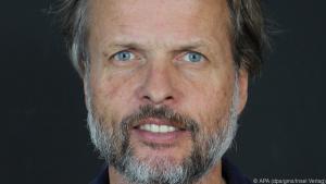 Erling Kagge ist Verleger, Autor, Kunstsammler, Abenteurer und Familienvater