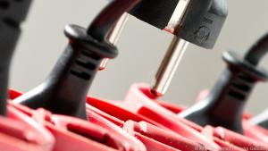 Nur ausschalten reicht nicht - bei Elektrogeräten wird am besten der Stecker gezogen