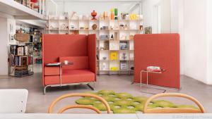 Zum Zurückziehen: Baukastensystem von Thonet mit hohen Rücken- und Seitenwänden
