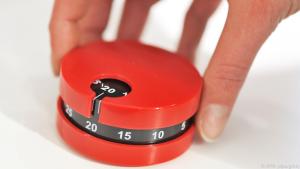 Eine Küchenuhr dient bei der Pomodoro-Technik als Taktgeber