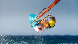 Windsurf-Profi Fiona Wylde beim Wettbewerb Master of the Ocean