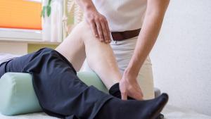 Die Behandlung beim Physiotherapeuten kann Bestandteil der Schmerztherapie sein
