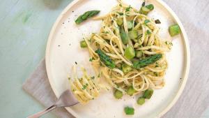Eine leichte Pasta mit grünem Spargel gefällig?