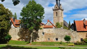 Keine typische Hansestadt, aber sehenswert: Korbach mit historischer Stadtmauer