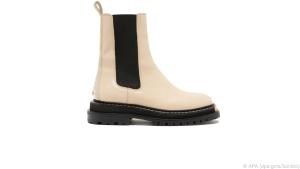 Die Chelsea-Boots gehören nun ebenfalls zum Look
