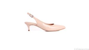 Selbst die Pumps tragen nun statt hohen Absätzen kleine Kitten-Heels