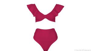 Dieser Bikini mit hohem Beinausschnitt kombiniert den Carmenausschnitt mit Volants